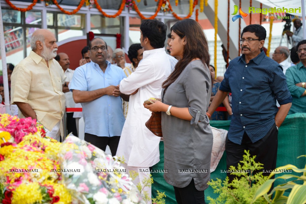 Celebrities pay homage to Dr. Akkineni Nageswara Rao