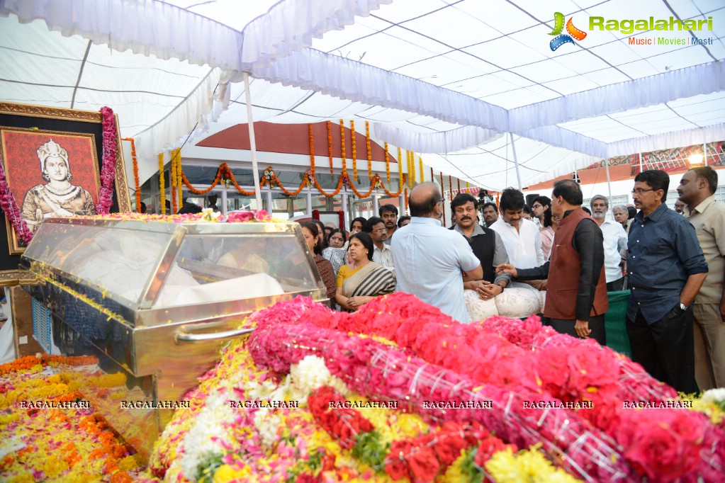 Celebrities pay homage to Dr. Akkineni Nageswara Rao