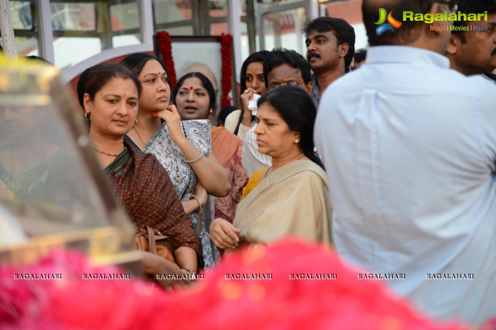 Celebrities pay homage to Dr. Akkineni Nageswara Rao