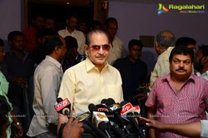 Superstar Krishna watches Nenokkadine