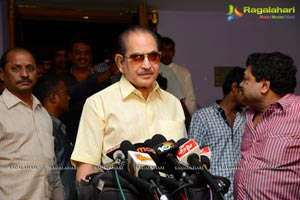 Superstar Krishna watches Nenokkadine