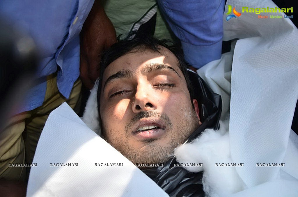 Tollywood Celebs pay homage to Uday Kiran