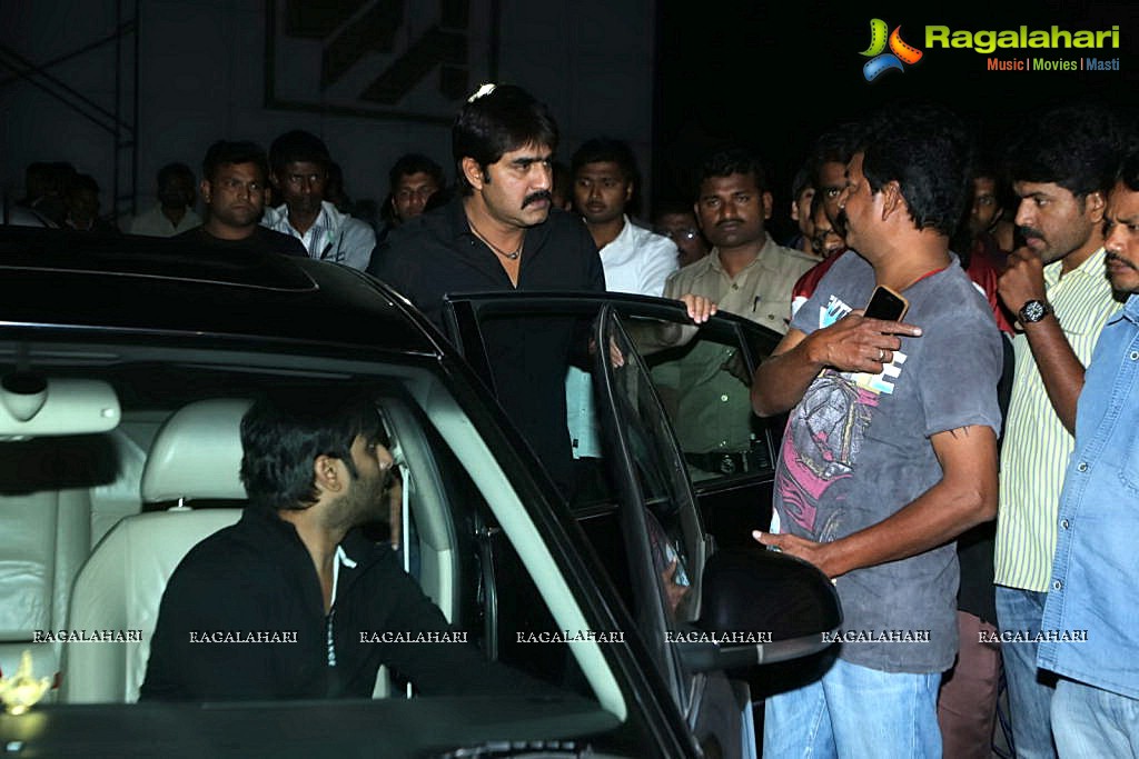 Tollywood Celebs pay homage to Uday Kiran