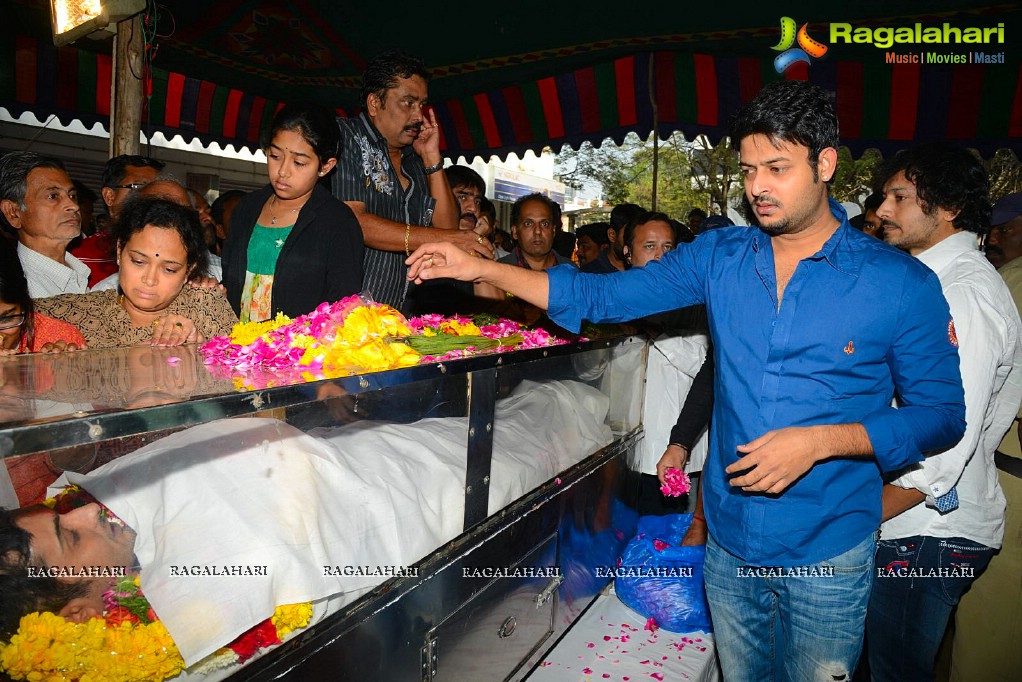 Celebrities pay homage to Uday Kiran