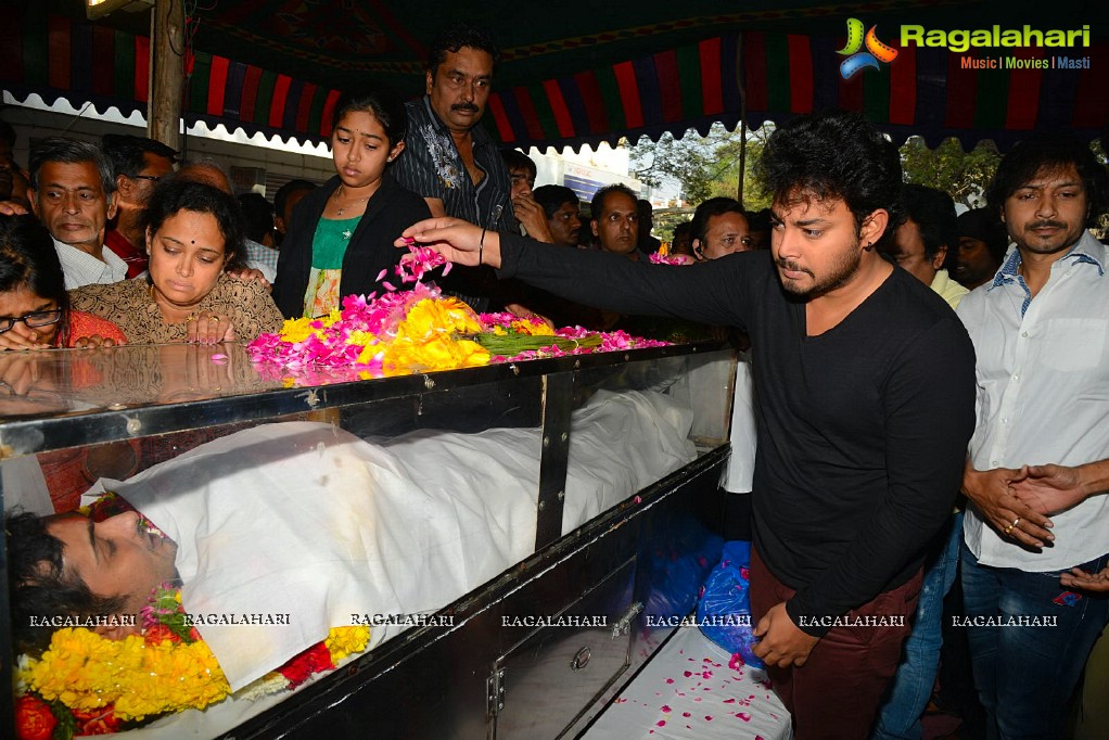 Celebrities pay homage to Uday Kiran