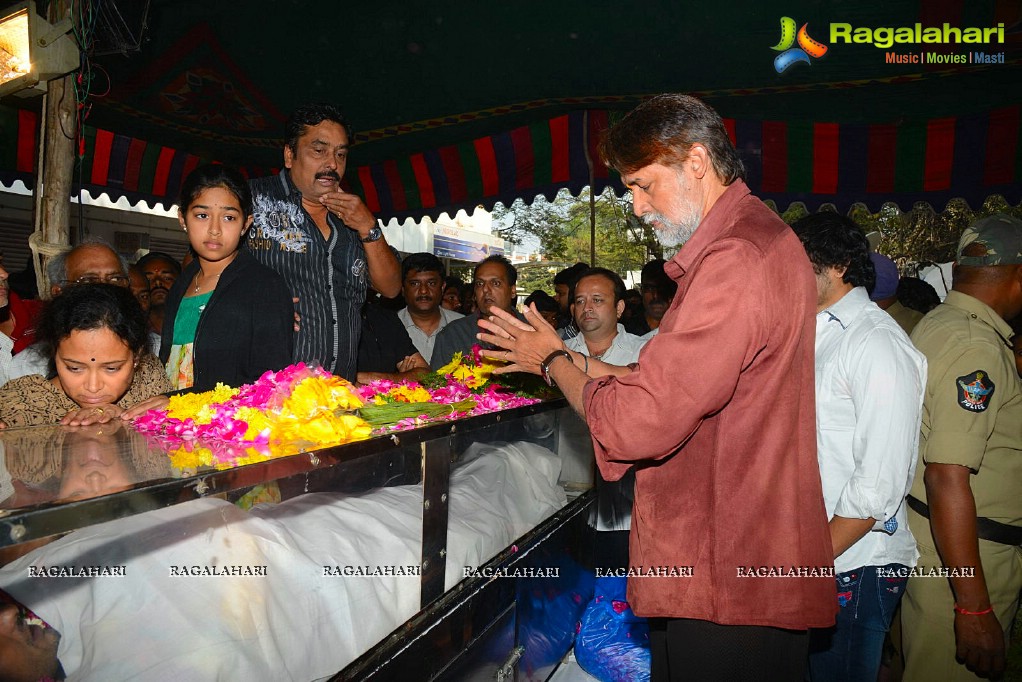 Celebrities pay homage to Uday Kiran