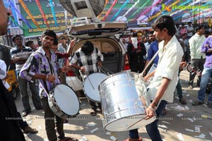 Yevadu Hungama Photos