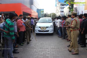 Yevadu Nellore S2 Theater