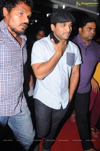 Yevadu Premiere Photos