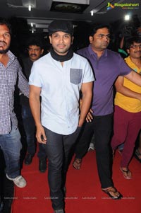 Yevadu Premiere Photos