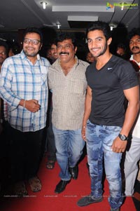 Yevadu Premiere Photos