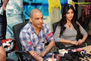 Yevadu Press Meet