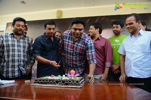 Yevadu Success Meet Photos