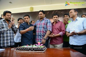 Yevadu Success Meet Photos