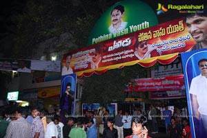 Yevadu Vijayawada Raj Theatre