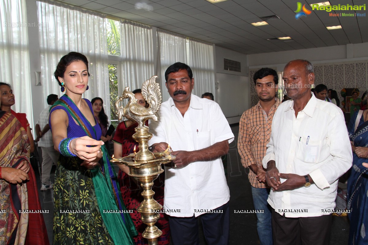 Shilpa Reddy inaugurates Aakruthi Vastra at N Convention, Hyderabad