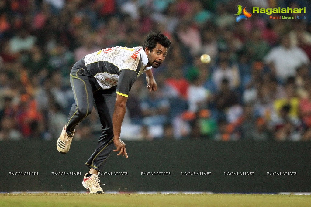 CCL 4: Mumbai Heroes Vs Chennai Rhinos