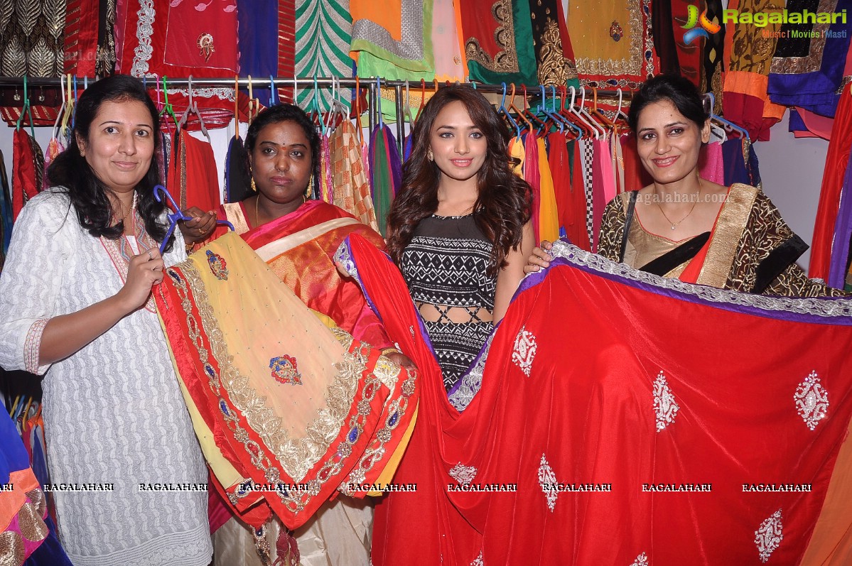 Jiya inaugurates Fashion Unlimited Exhibition at Radisson Blu Plaza, Hyd