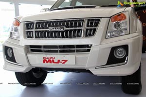 Isuzu MU-7 SUV