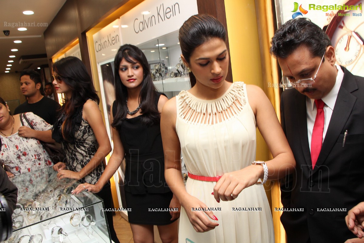 Shraddha Das launches Kamal Watch Co. Luxury Floor, Hyderabad