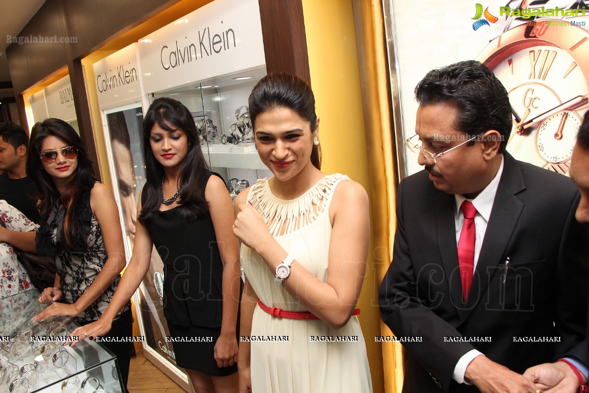 Shraddha Das launches Kamal Watch Co. Luxury Floor, Hyderabad