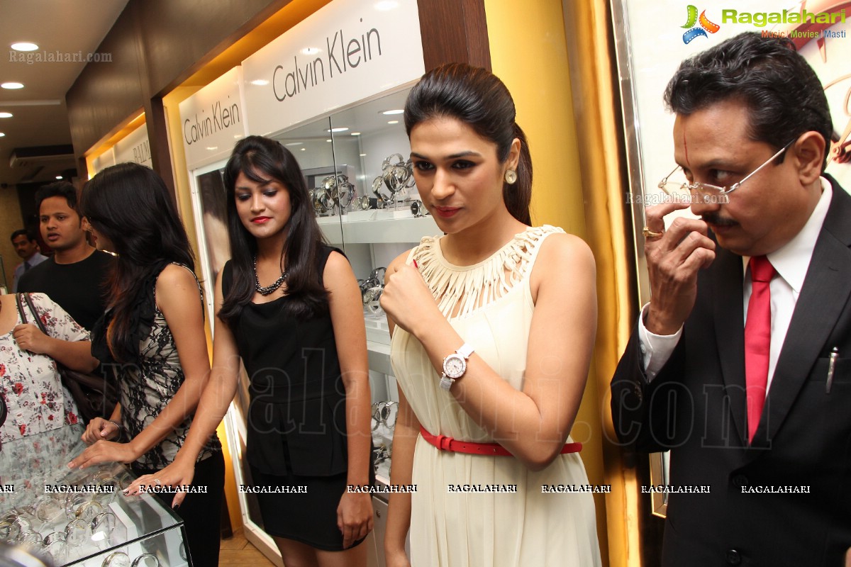 Shraddha Das launches Kamal Watch Co. Luxury Floor, Hyderabad