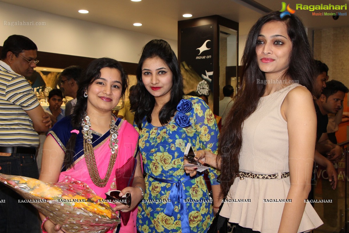 Shraddha Das launches Kamal Watch Co. Luxury Floor, Hyderabad