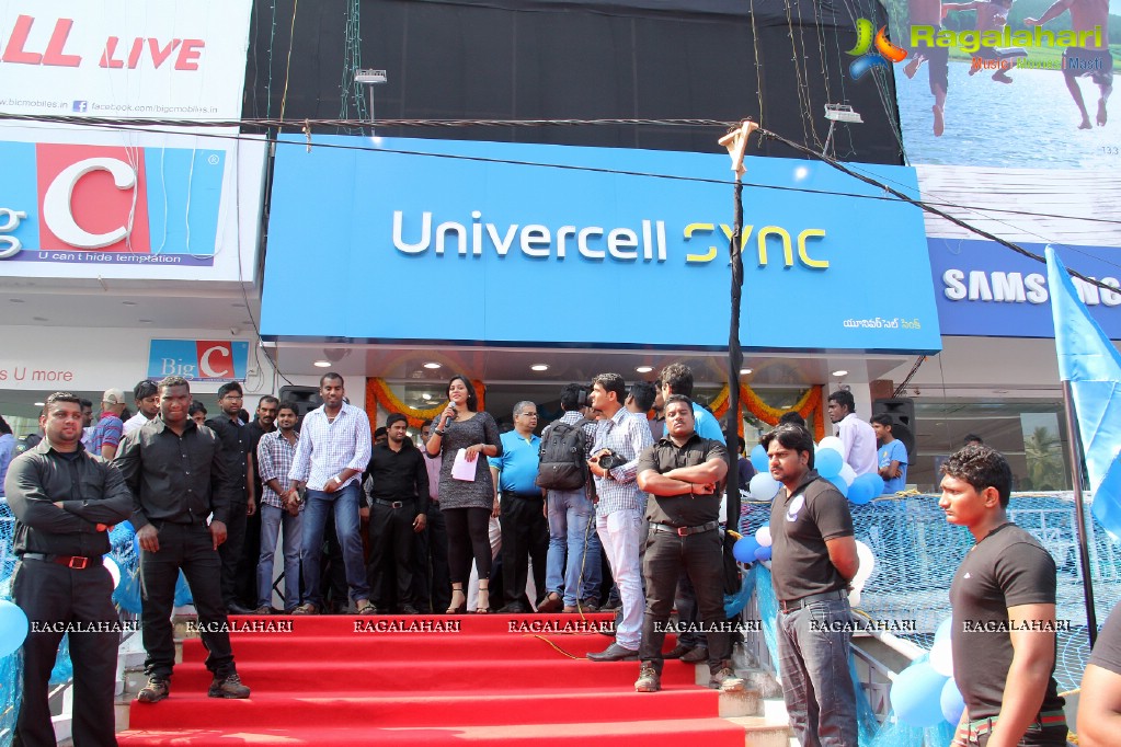 Superstar Mahesh Babu launches Hyderabad's first UniverCell SYNC