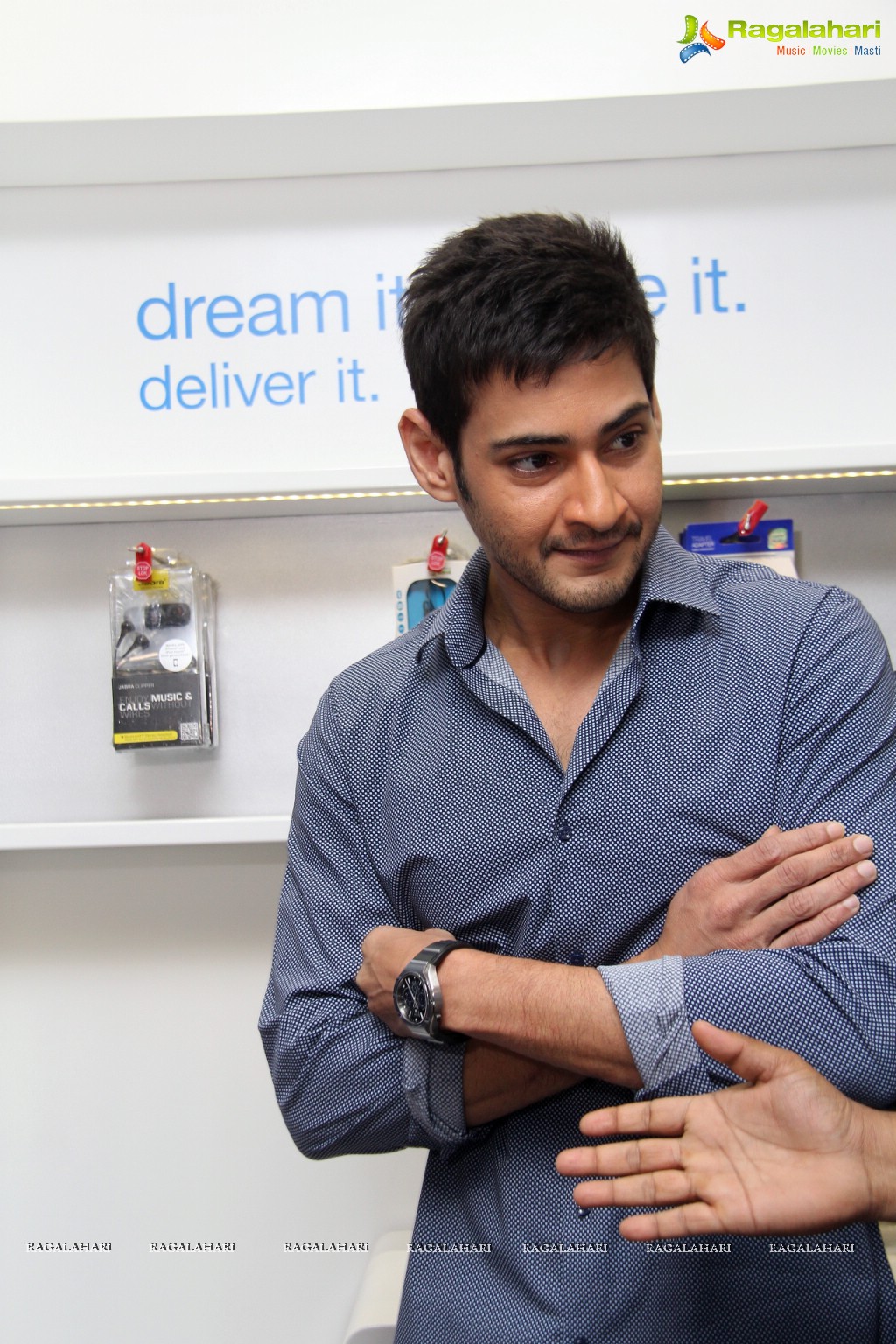 Superstar Mahesh Babu launches Hyderabad's first UniverCell SYNC