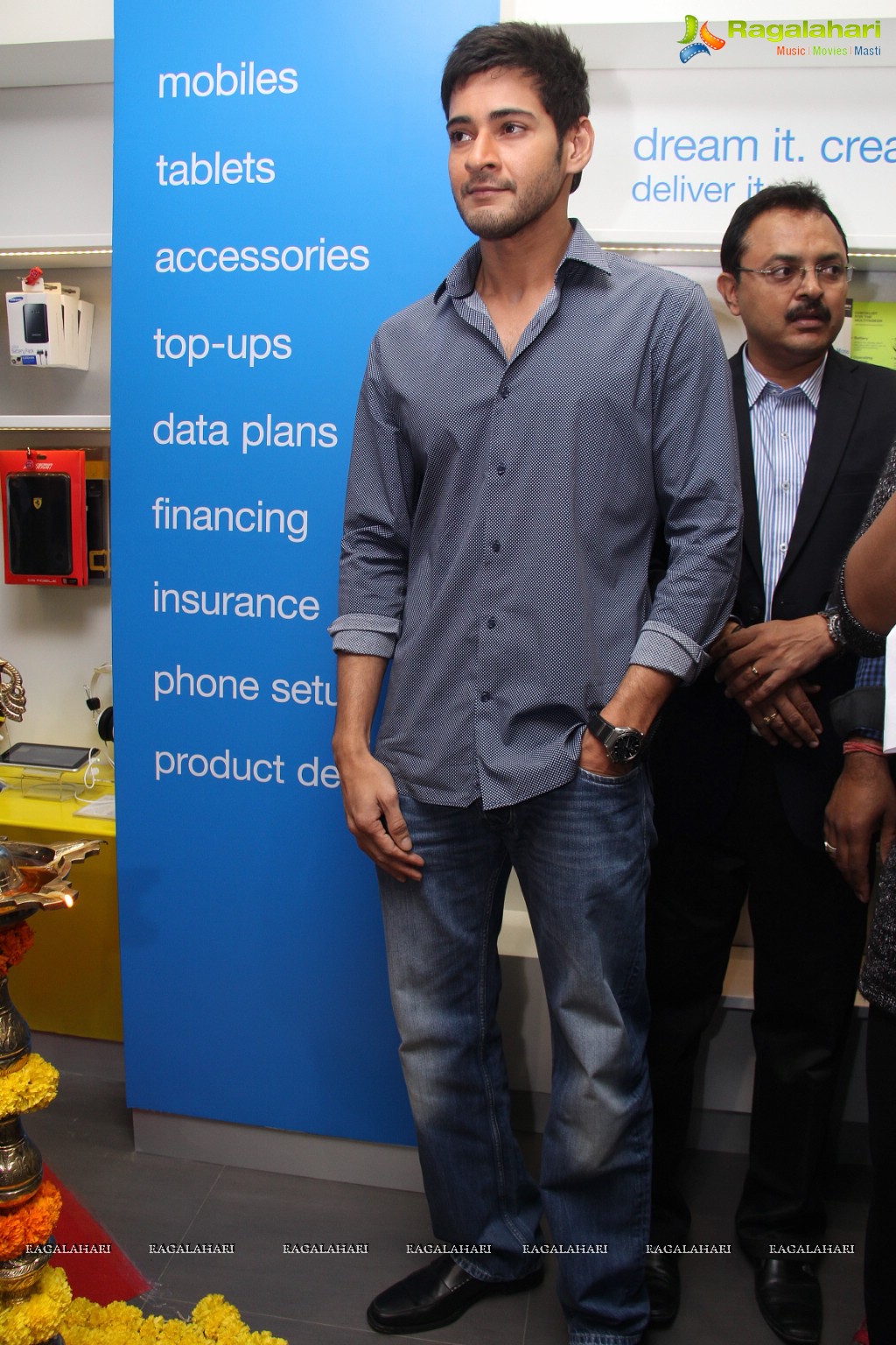 Superstar Mahesh Babu launches Hyderabad's first UniverCell SYNC