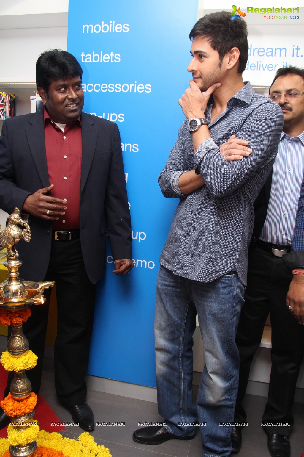 Superstar Mahesh Babu launches Hyderabad's first UniverCell SYNC