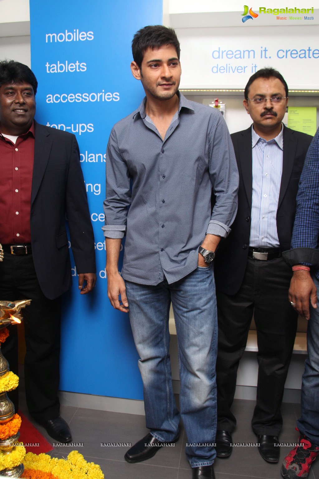 Superstar Mahesh Babu launches Hyderabad's first UniverCell SYNC