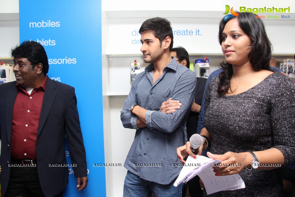 Superstar Mahesh Babu launches Hyderabad's first UniverCell SYNC