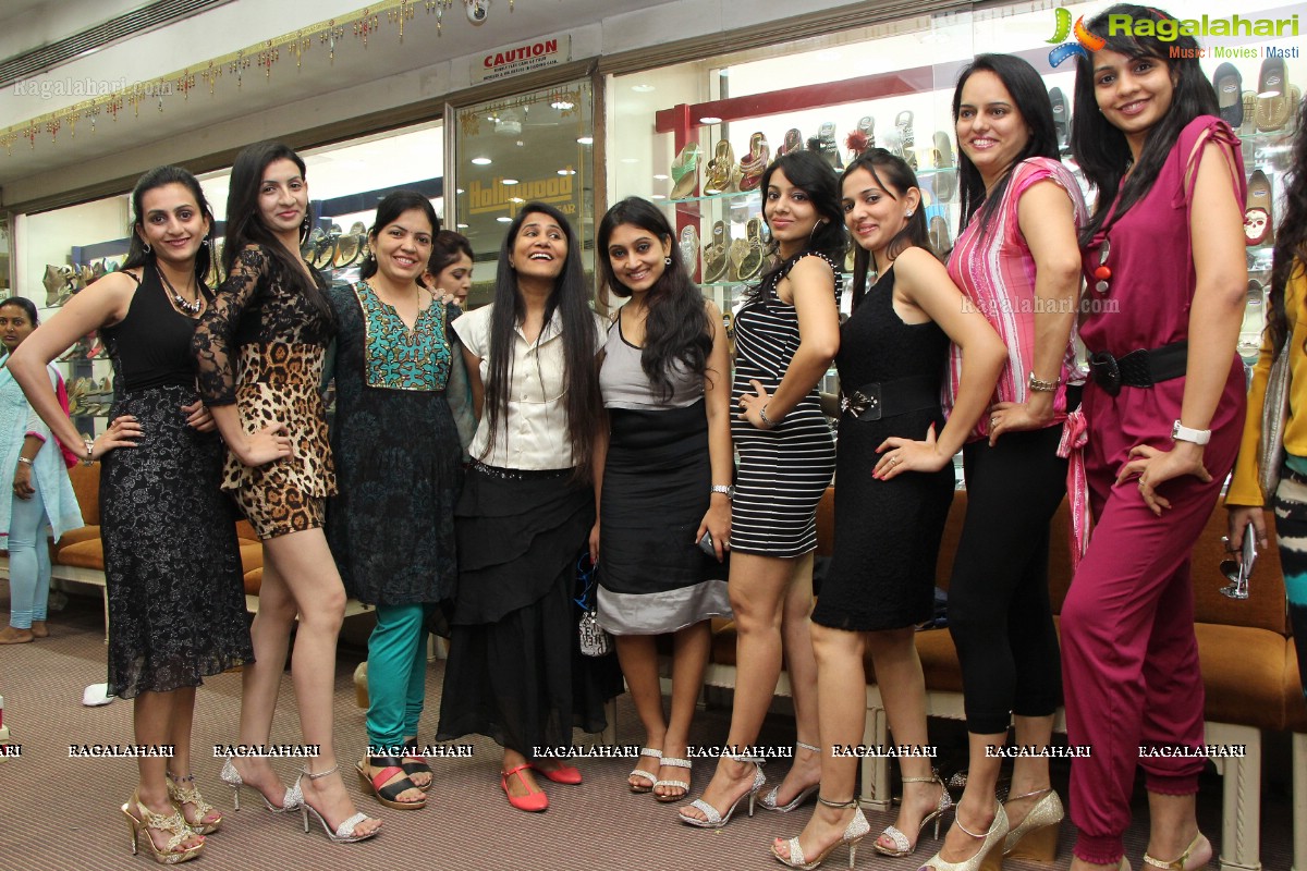 Hollywood Footwear Hosts The Top Finalist 36 Contestants of Miss & Mrs Gujarati India Contest