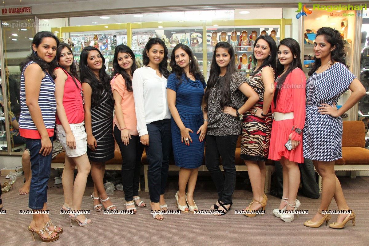Hollywood Footwear Hosts The Top Finalist 36 Contestants of Miss & Mrs Gujarati India Contest