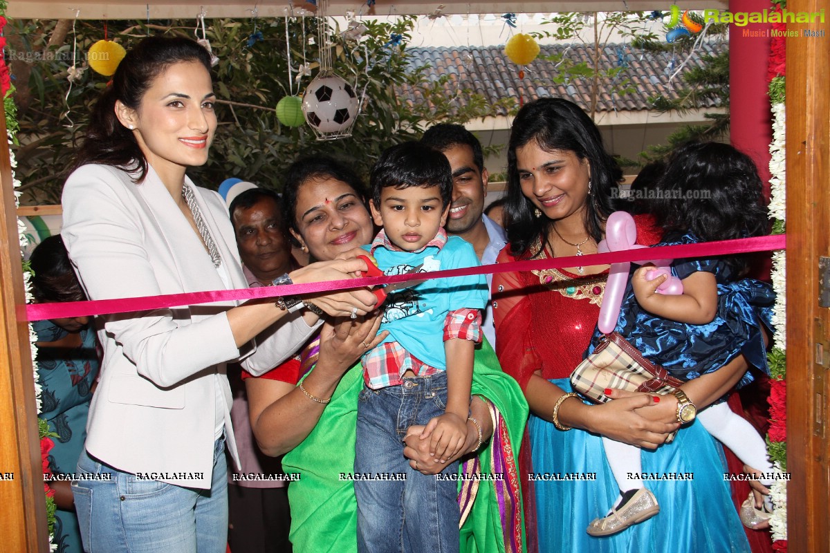 Shilpa Reddy inaugurates Party Town, Hyderabad