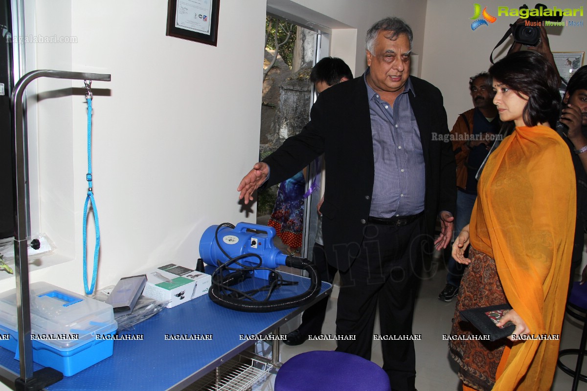 Amala inaugurates Petswill's International School of Grooming, Hyderabad