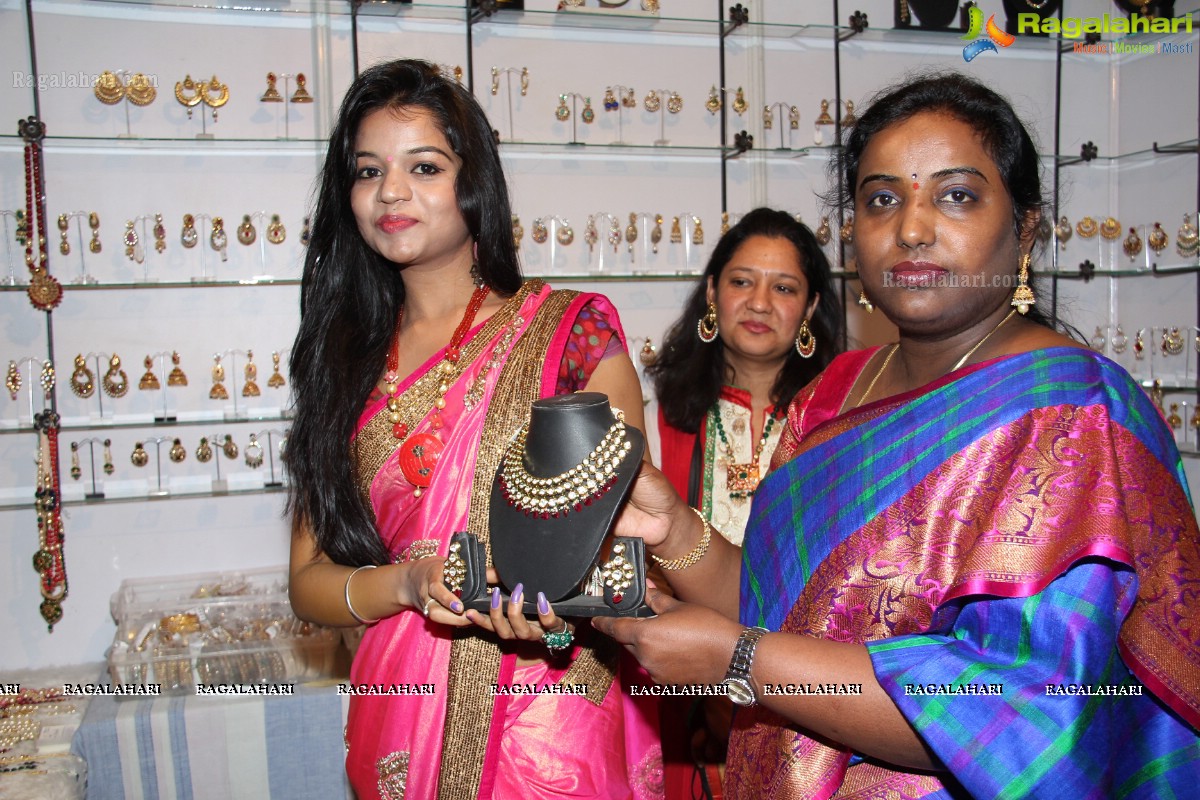 Bhavya Sri inaugurates Trendz Lifestyle Expo (Jan. 2014), Hyderabad