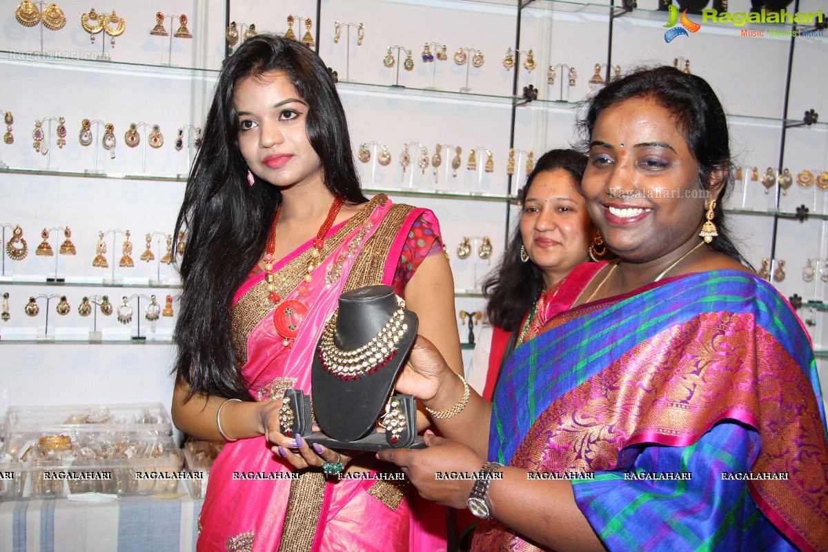 Bhavya Sri inaugurates Trendz Lifestyle Expo (Jan. 2014), Hyderabad