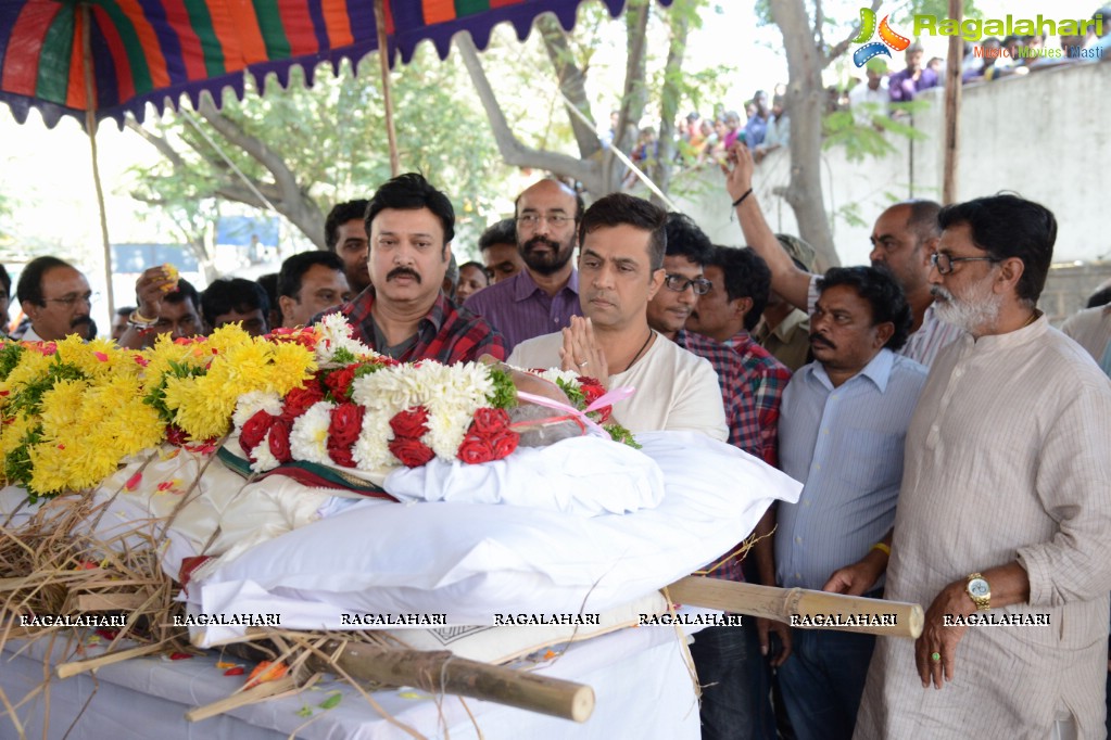 Celebrities pay homage to VB Rajendra Prasad