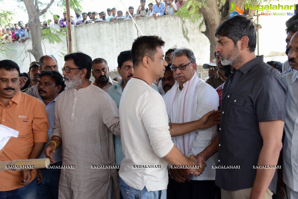 Celebrities pay homage to VB Rajendra Prasad