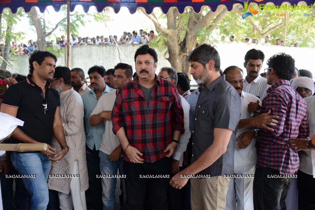 Celebrities pay homage to VB Rajendra Prasad