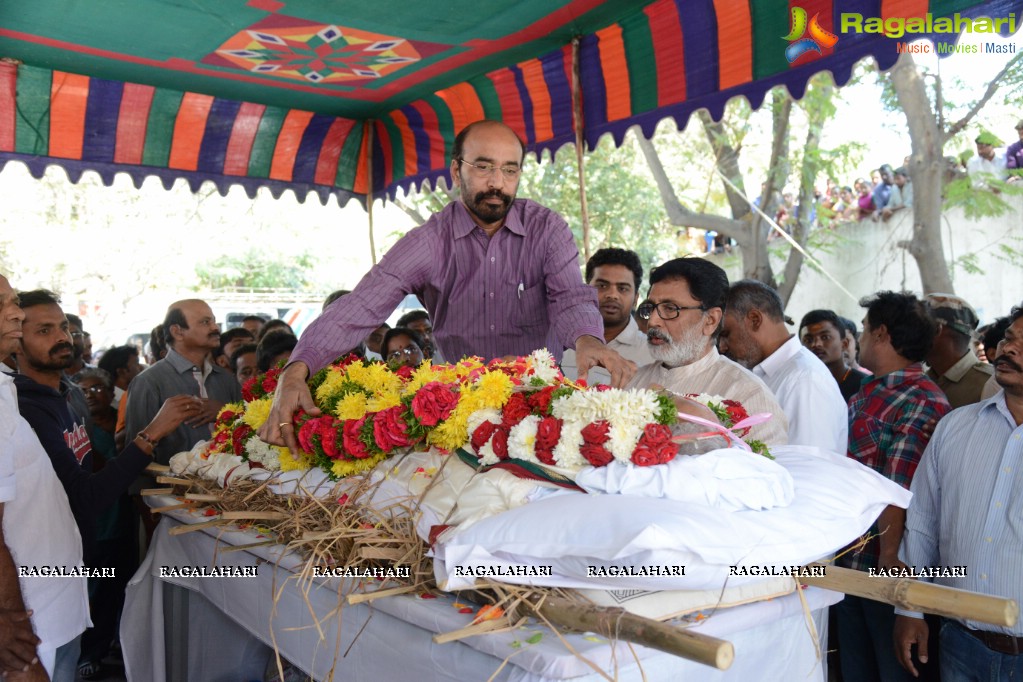 Celebrities pay homage to VB Rajendra Prasad