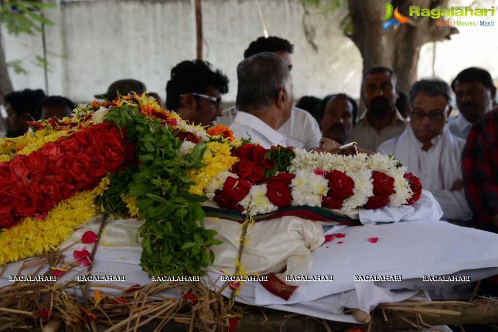 Celebrities pay homage to VB Rajendra Prasad