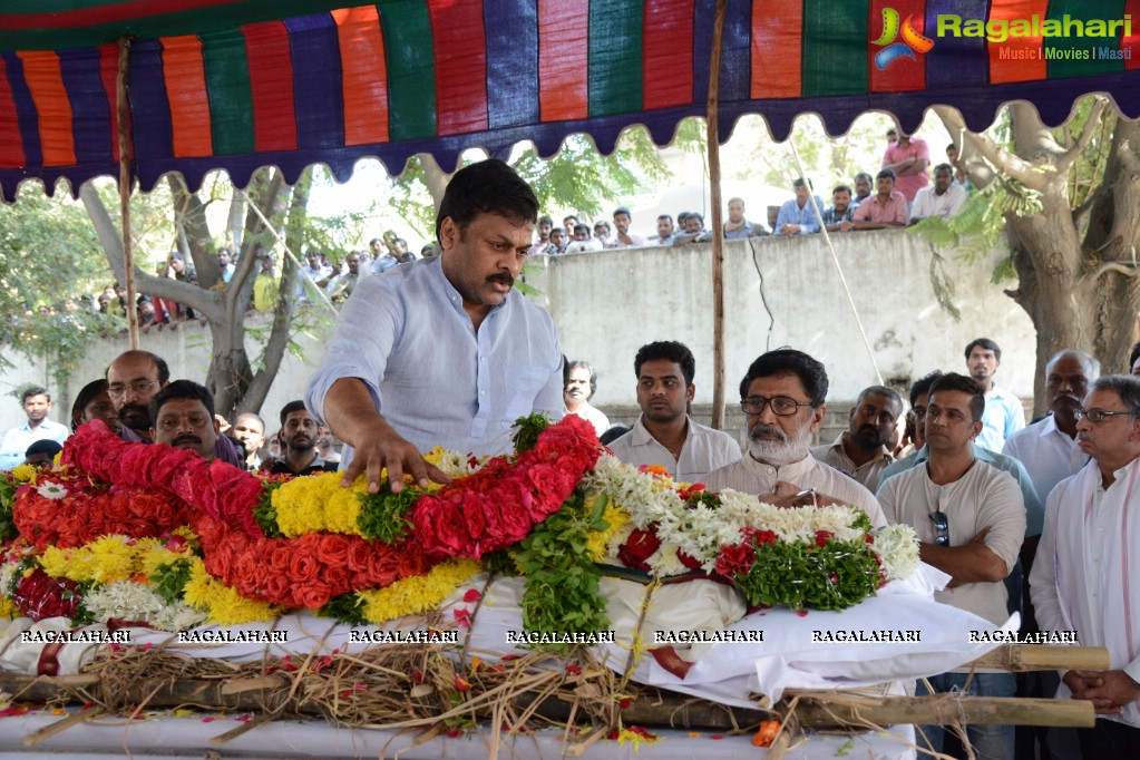 Celebrities pay homage to VB Rajendra Prasad