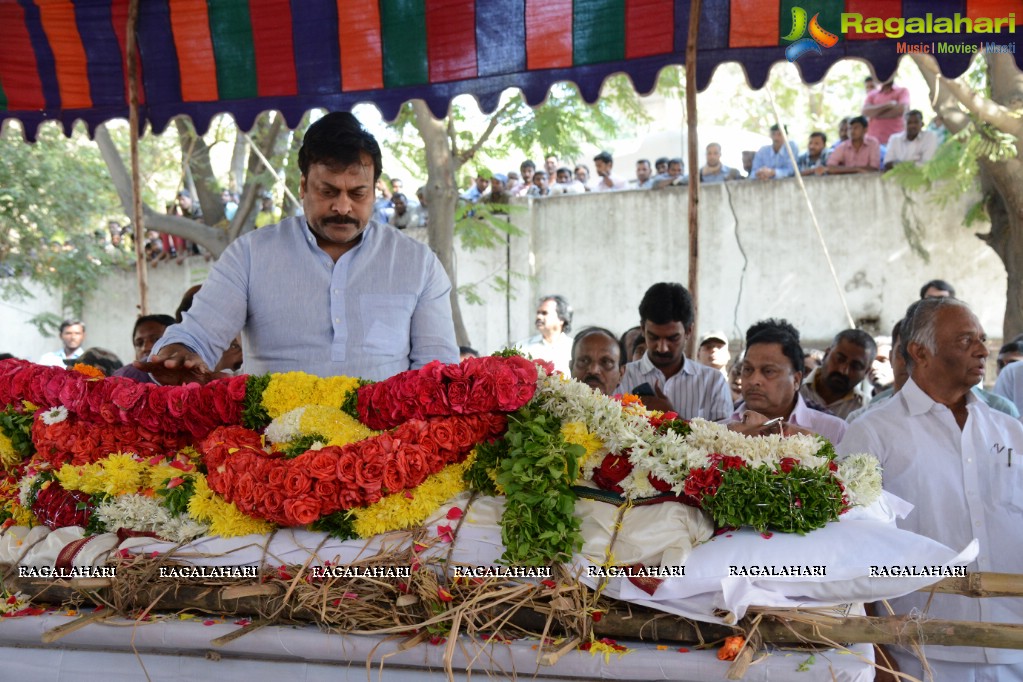 Celebrities pay homage to VB Rajendra Prasad