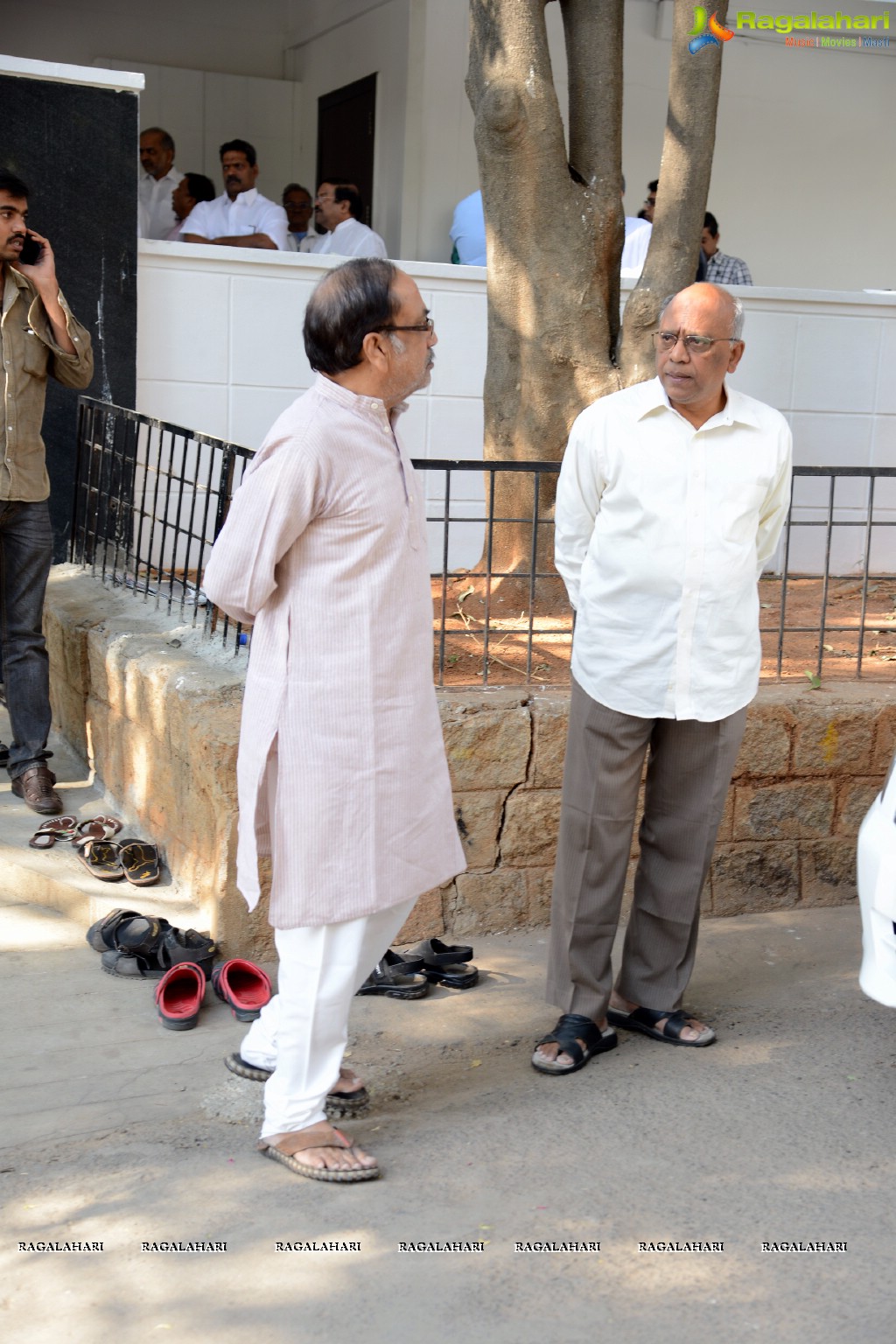 Celebrities pay homage to VB Rajendra Prasad