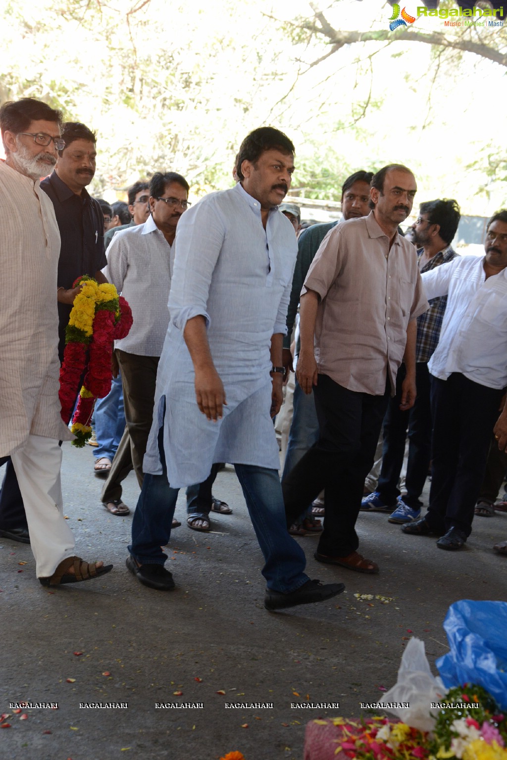 Celebrities pay homage to VB Rajendra Prasad