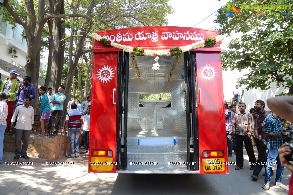 Celebrities pay homage to VB Rajendra Prasad