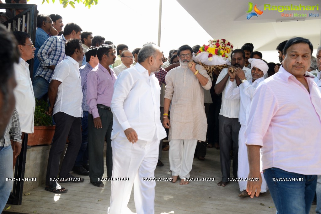 Celebrities pay homage to VB Rajendra Prasad